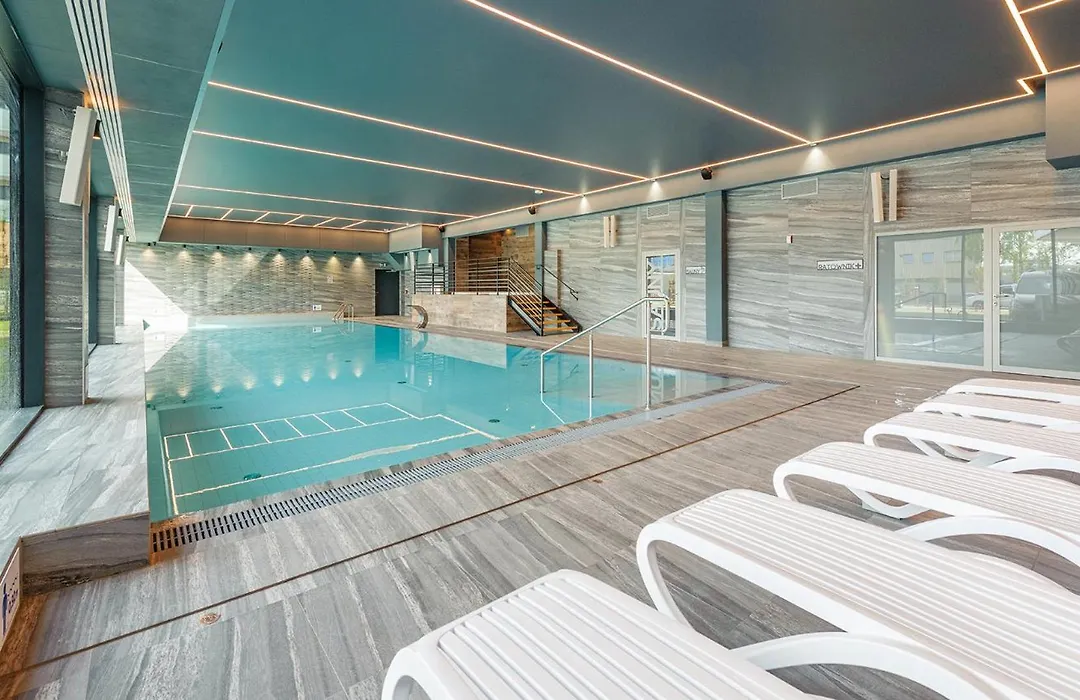 Green Apartment Pool Sauna Fitness Parking Free-1